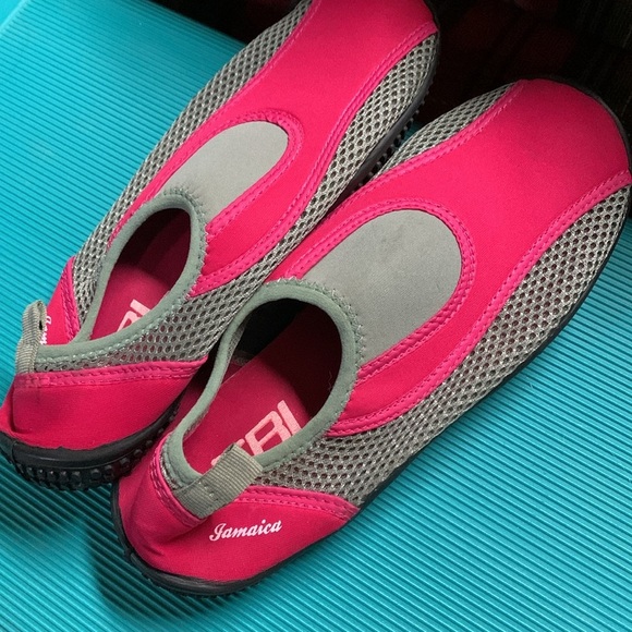 TBL Jamaica Water Beach Swim Slip Resistant shoes in pink Grey - Picture 4 of 9